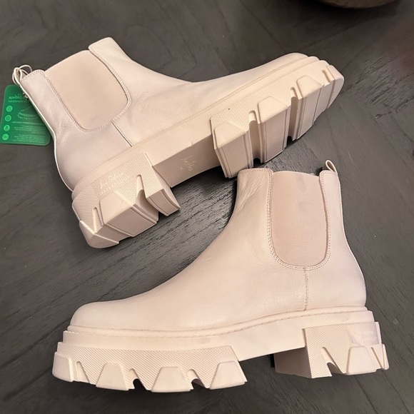 SAM EDELMAN Daelyn Leather Chelsea Booties - Picture 6 of 15